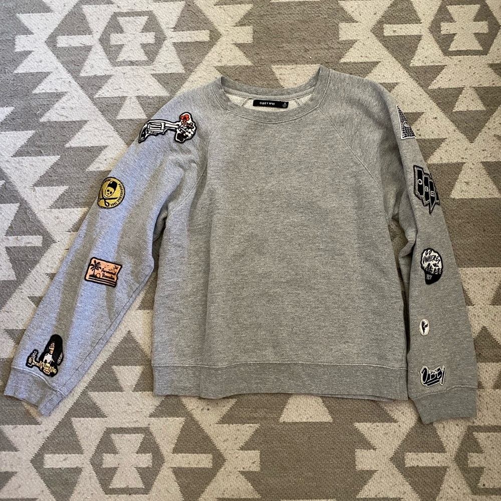 • O B E Y.. R A R E.. S W E A T S H I R T•